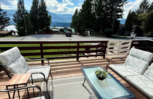 Windermere Cabin | Hilltop's Cozy Cabin with Lakeviews, private beach access 5 mins to Invermere