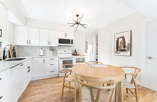 Hastings House | Historic Waterview Home Minutes to Downtown Vancouver & North Shore Mountains