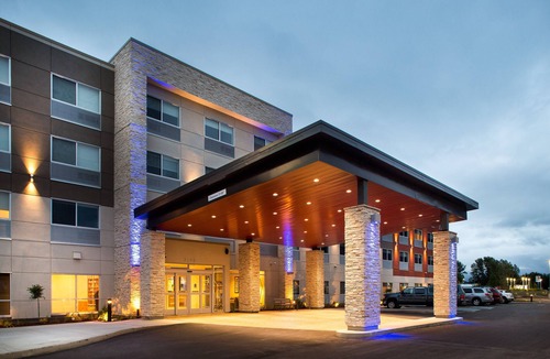 Terrace Hotel | Holiday Inn Express & Suites Terrace by IHG