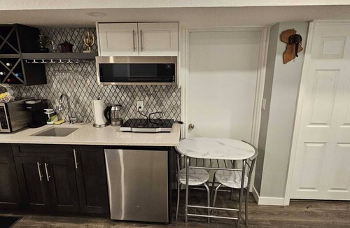 Panorama Hills Apartment | Home, away from home - 15min to Airport.
