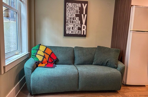 Kitsilano House | Home away from home in Kitsilano! Bright, friendly and luxurious suite.