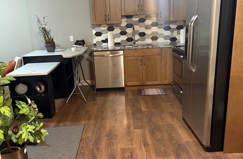 Evanston House | Home away from Home. Private Parking+2 Bathrooms
