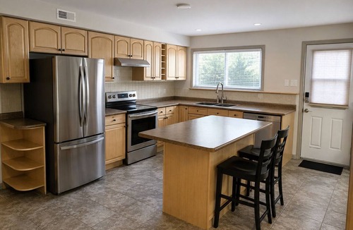 East Kootenay House | Home Away on Mt. Fisher, Cranbrook- Private Suite