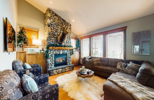 Big White Ski Resort House | Homey mountain condo w/ski-in/ski-out access, private hot tub & free WiFi