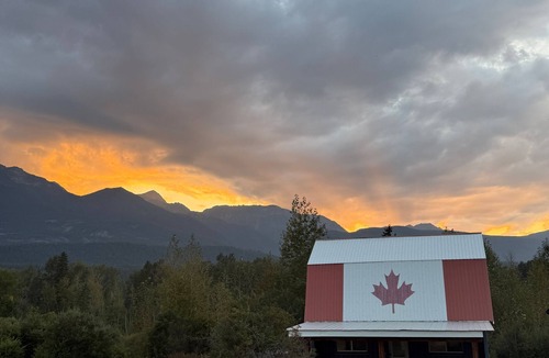Golden House | Hot Tub Nights & Mountain Mornings | PÜR