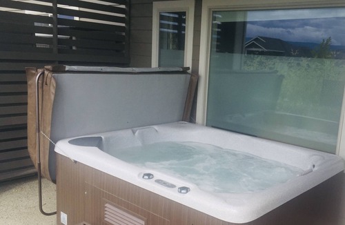 Foothills House | Hot Tub (Sept-June), King size bed, AC & Fireplace.