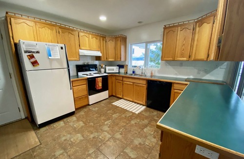 Blind Bay Condo | Hummingbird Bay Lake Shore Getaway