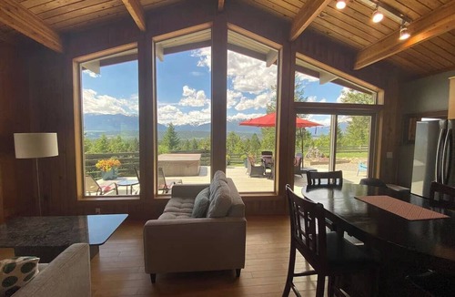 East Kootenay Ski Chalet | Invermere Getaway with Stunning Views and Hot Tub!