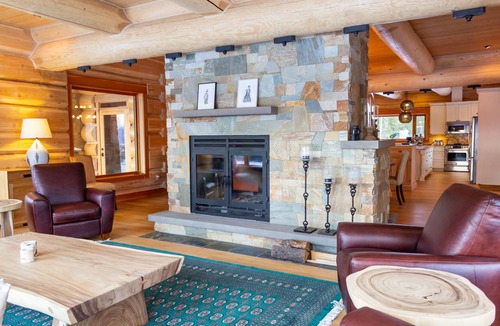 Telkwa Villa | JollyMore | Deer Ridge