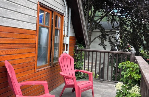 Kaslo House | Kaslo Manor Lodge - The Garden Suite