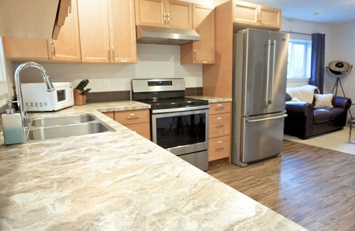 Okanagan-Similkameen Apartment | King bed, with Queen pull-out, private suite by the beach, casino, & SOEC Arena
