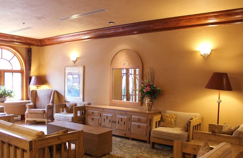 Banff House | King Room, Steps to Downtown | Onsite Hot Tub