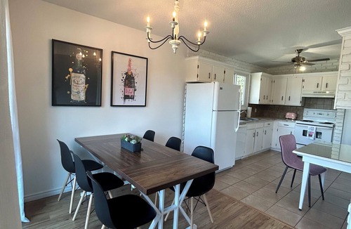 Canyon Meadows House | King suite/Sleeps 8/Spruce Meadows/Fish Creek