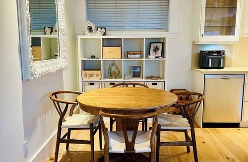 Kitsilano Apartment | Kitsilano Beach Retreat. Heritage fully equipped stylish suite for 2