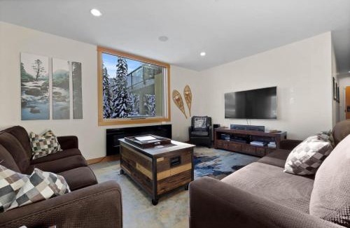 Sun Peaks Cabin | Kookaburra Lodge #302 By Bear Country