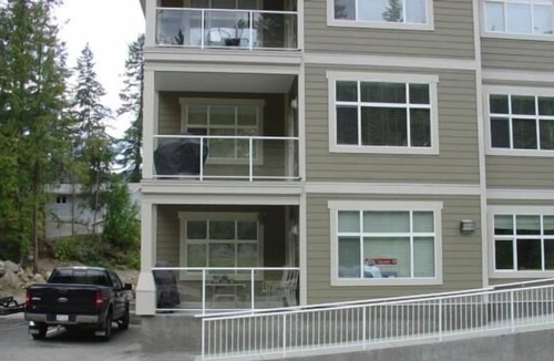 Sicamous Condo | Lake/Beachfront Mara Lake Condo