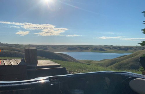 Vulcan County Cabin | Lake Cottage | Private Hot Tub, Pools, Beach | Boat Launch| Fire Pit | Sleeps 12