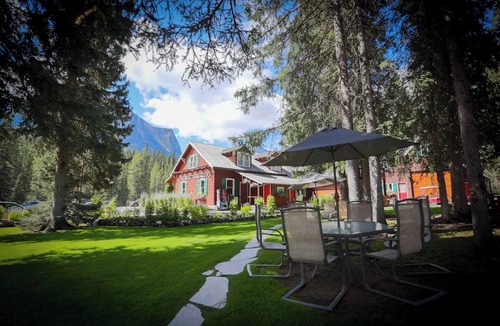 Lake Louise Cabin | Lake Louise Retreat with Fireplace & Balcony