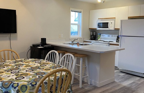 Sicamous House | Lake Side, Private Beach, boat slip, Gated Community in the town of Sicamous