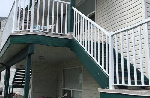 Sicamous House | Lake Side, Private Beach, boat slip, Gated Community in the town of Sicamous