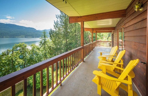 Ainsworth Hot Springs House | Lake View 3-Bed Retreat by Ainsworth Hot Springs