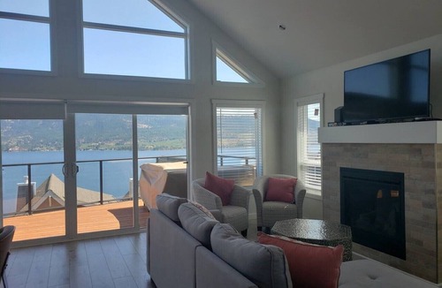 Central Okanagan Cottage | Lake View, New High ceiling, Luxurious Cottage