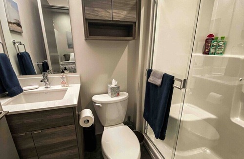 Vernon Condo | Lakefront Top Floor Suite w/resort amenities