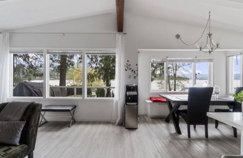 Blind Bay House | Lakehouse with Private Beach