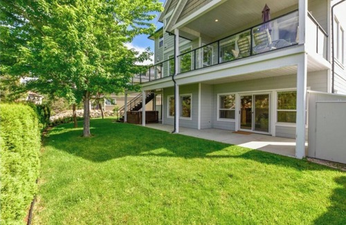 Central Okanagan House | Lakes View Getaway