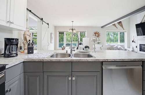 Kamloops House | Lakeside Haven