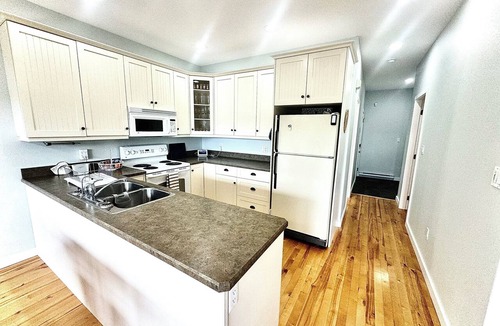 Blind Bay Cabin | Lakeside Hot Tub Family-Friendly Cozy Retreat - Shuswap, BC | Bossa Nova Lodge