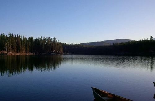Idabel Lake Cabin | Lakeside Lodge Suite at a Wilderness Resort
