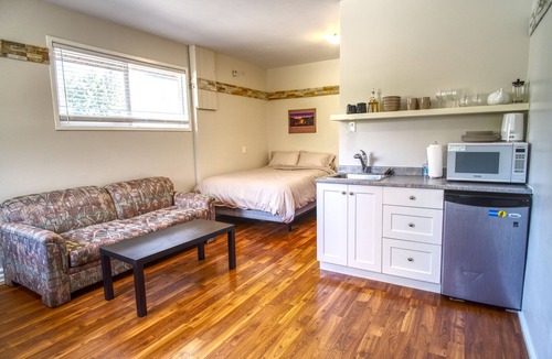 Quesnel Apartment | Lakeside Suite with Garden Views