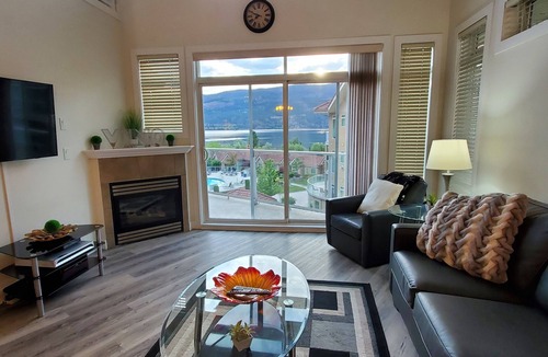 North End Condo | Lakeview loft-style condo at Discovery Bay Resort!