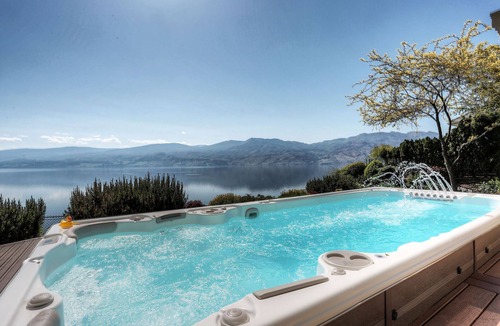 Westbank Villa | Lakeview, near beach with Heated Pool & Sauna