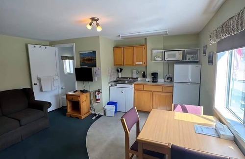 Osoyoos Apartment | Lakeview Suite at Green Gables Resort, Osoyoos