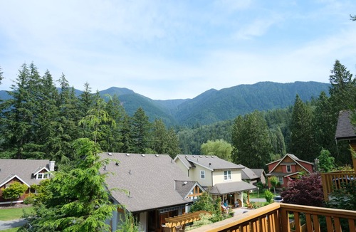 Lindell Beach Cottage | Large 3 Bedroom Cottage with Resort Like Amenities