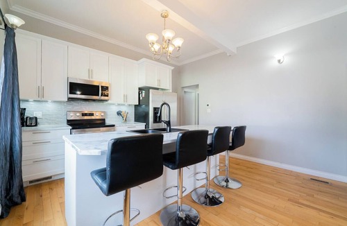 Regional District of Nanaimo House | Large Cozy Home Recently Renovated. Walking Distance to Downtown and Amenities