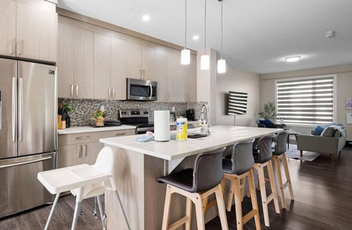 North Central Edmonton House | Large Home | Sleeps 12 | Yard | Near DT & Stadium