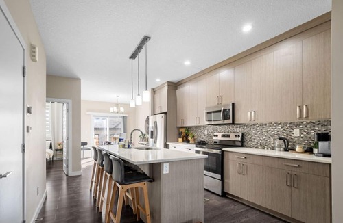 North Central Edmonton House | Large Home | Sleeps 12 | Yard | Near DT & Stadium