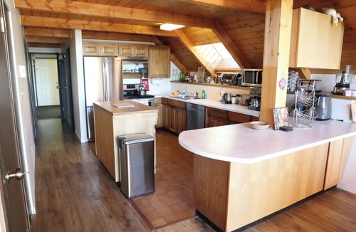 70 Mile House House | Large Spacious Chalet