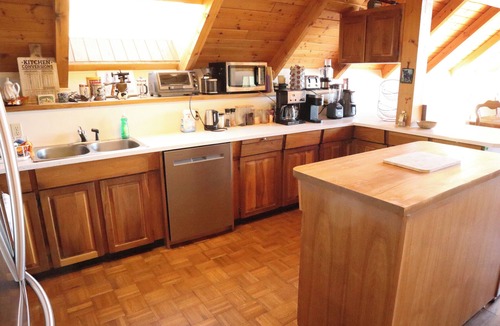 70 Mile House House | Large Spacious Chalet