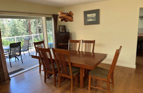 Crawford House | LICENSED! 3 Bedroom Family Home in Lower Mission