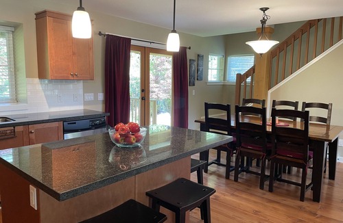Lindell Beach Cottage | Lindell Beach Retreat with amazing amenities and walking distance to Cultus Lake