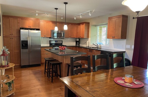 Lindell Beach Cottage | Lindell Beach Retreat with amazing amenities and walking distance to Cultus Lake
