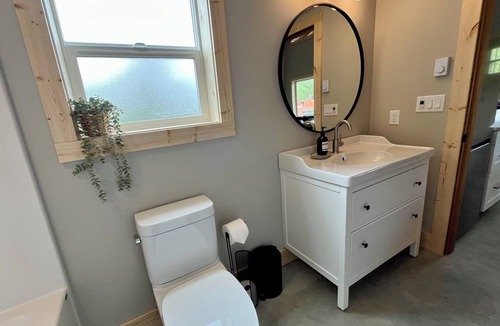Juan de Fuca Electoral Area Cabin | Located on 160acres of Nature in Welcoming Shirley. Unwind at Cozy Bear Cabin