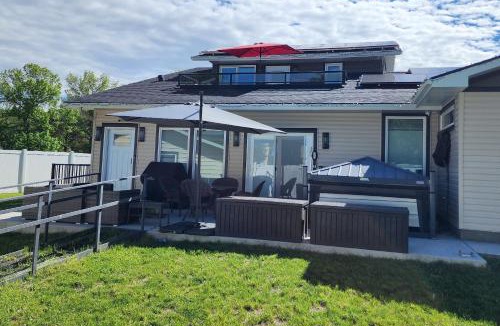 Lethbridge Apartment | Loft with Patio & Hot tub