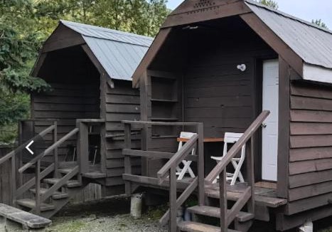 Avola Cabin | Log Inn & Pub