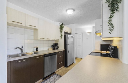 Beltline Condo | Lovely 2-Bedroom at Stampede | Free Parking