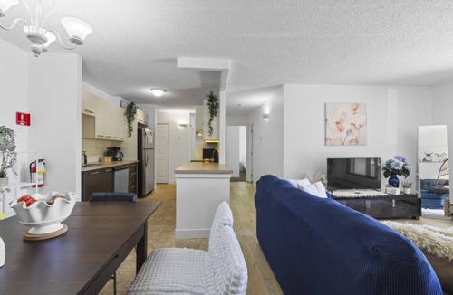 Beltline Condo | Lovely 2-Bedroom at Stampede | Free Parking